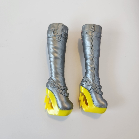 monster high Other - Monster High Doll Frankie Stein Freaky Fusion Tall Silver Yellow Boots Parts